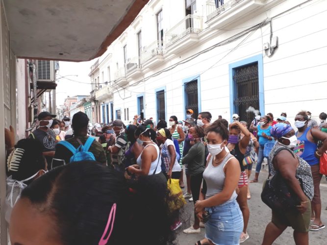 Las colas siguen siendo un asunto pendiente de solución en Matanzas.