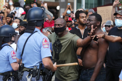 Continúan masivas protestas por brutal asesinato de afroamericano a manos de la policía