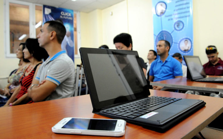 La Unión de Informáticos de Cuba multiplica sus aportes tecnológicos en medio de la pandemia por la COVID-19. (Foto: Carlos Rafael)