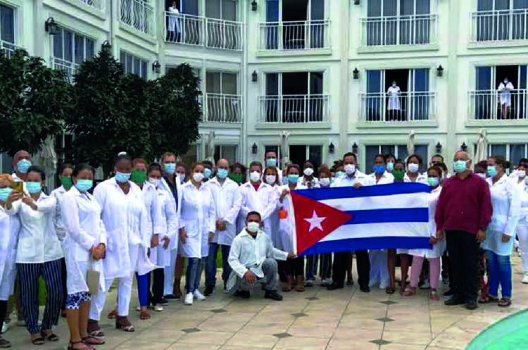 Los colaboradores cubanos en Santa Lucía celebraron el Primero de Mayo. Foto: Cortesía del doctor José Luis López