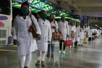Resaltan en Barbados profesionalidad de médicos cubanos ante la COVID-19