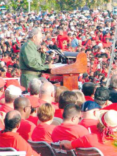La última vez que habló el Comandante en Jefe en la Plaza de la Revolución José Martí, en la concentración por el Primero de Mayo. Foto: Eddy Martin