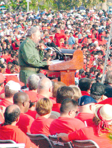 La última vez que habló el Comandante en Jefe en la Plaza de la Revolución José Martí, en la concentración por el Primero de Mayo. Foto: Eddy Martin