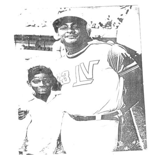 Héctor Olivera junto a su hijo. Foto: Archivo Vanguardia