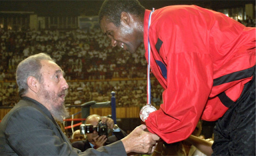 Fidel premió a Mario Kindelán en la I Olimpiada del Deporte Cubano. Foto: Cortesía del entrevistado