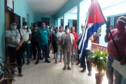Contingente obrero con la misión de producir para todos