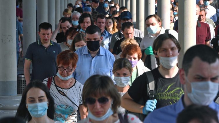 Pasajeros en una estación de tren en Moscú, Rusia.Grigory Sysoev / Sputnik