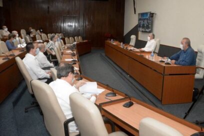 Díaz-Canel felicita a los padres en un día para la celebración y también para la responsabilidad