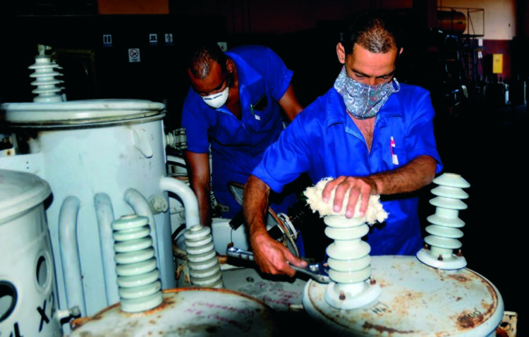 El sistema empresarial funciona durante la epidemia con el 80 % de su fuerza laboral, de ella el 58 % en la entidad y el 22 % en la modalidad de trabajo a distancia. Foto: José Raúl Rodríguez Robleda