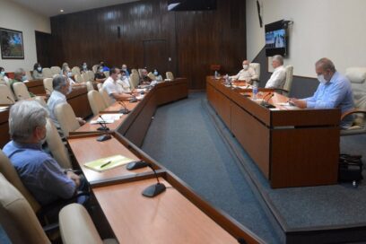 Díaz-Canel: lo que han hecho nuestros científicos y el personal de Salud es una heroicidad