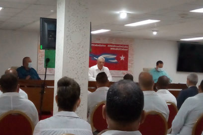 Se reúne Díaz-Canel con miembros de Brigadas Henry Reeve