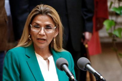 Presidenta de facto de Bolivia anuncia que fue diagnosticada con Covid-19 (+ Video)