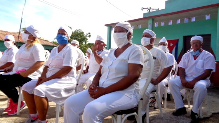 Con los brazos a disposición del pueblo, las unidades de la subordinación local desafían adversidades para producir alimentos. Foto: Lianne Fonseca