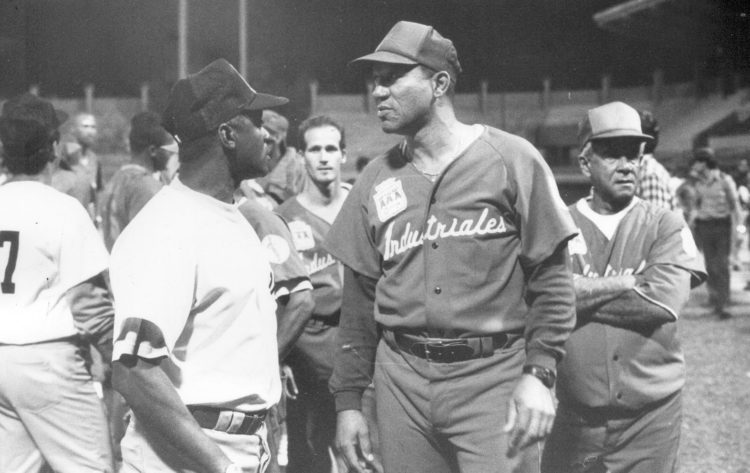 Pedro Medina junto a Pedro Jova, dos excelentes jugadores y mentores. Foto: Archivo Trabajadores