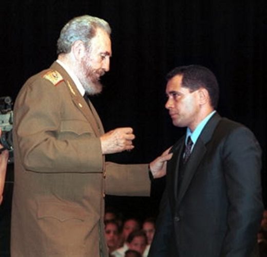 Dos décadas han trascurrido desde que Fidel Castro lo condecorara con la orden Carlos Manuel de Céspedes. Foto: Tomada de Granma.