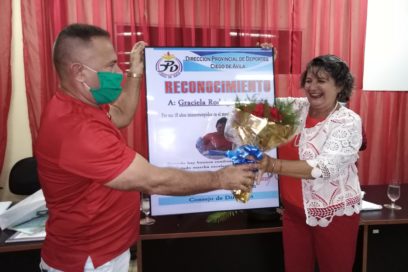 Graciela, símbolo de honor educacional (+ Fotos)