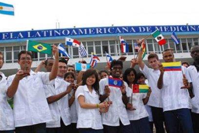 Más médicos para el mundo formados en Cuba: otra contribución contra la COVID-19