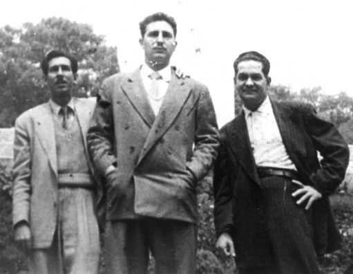 Fidel Castro junto a los emigrados cubanos Fernando Margolles y José Cabrera, Ciudad México, 26 de julio de 1955. Días después daría a conocer el Manifiesto No. 1 del 26 de Julio al Pueblo de Cuba en el que llamaba a luchar contra la tiranía y exponía el Programa de la Revolución. Foto: Oficina de Asuntos Históricos del Consejo de Estado/ Fidel Soldado de las Ideas