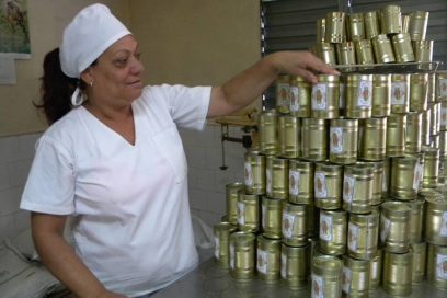 En Holguín, Leña al fuego, colectivos varguardias
