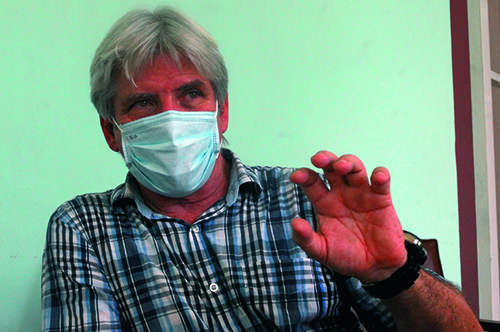 “En esta tarea he contado con la ayuda de muchísimos compañeros de la Universidad”, afirmó Raúl Guinovart Díaz. Foto: Agustín Borrego