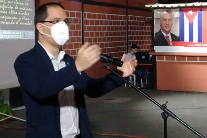 Canciller venezolano recibe a médicos cubanos en Caracas (+ Fotos)