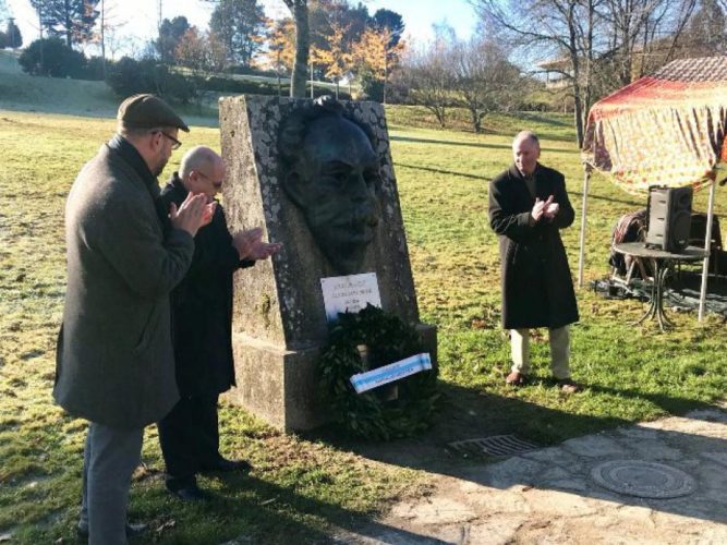 Acto en el parque Eugenio Granell en donde quedó reinstalado en Galicia el monumento al Héroe Nacional cubano José Martí, realizado en bronce por el escultor cubano José Delarra. Foto: CubaMinrex