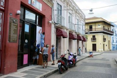 Nada de playa, todos seguros en casa
