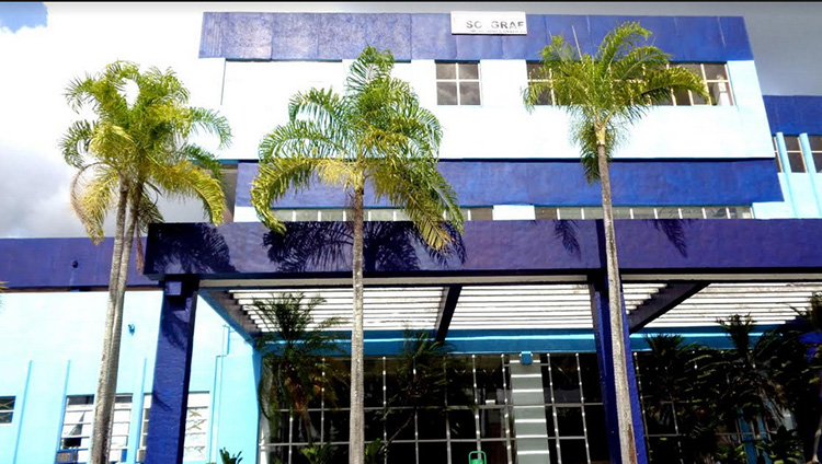 A la unidad holguinera llegarán con el tiempo los beneficios de la reconversión tecnológica de la prensa que se lleva a cabo en el país, pero ahora sus trabajadores batallan contra la obsolescencia tecnológica. Foto: Lianne Fonseca