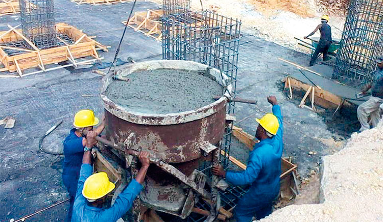 Las complejas labores de la construcción en la Ecoa no. 37 se favorecen en sentido general con los aportes que garantizan la materialización del convenio de colaboración con la Universidad de Cienfuegos. Foto: Cortesía de la Ecoa no. 37