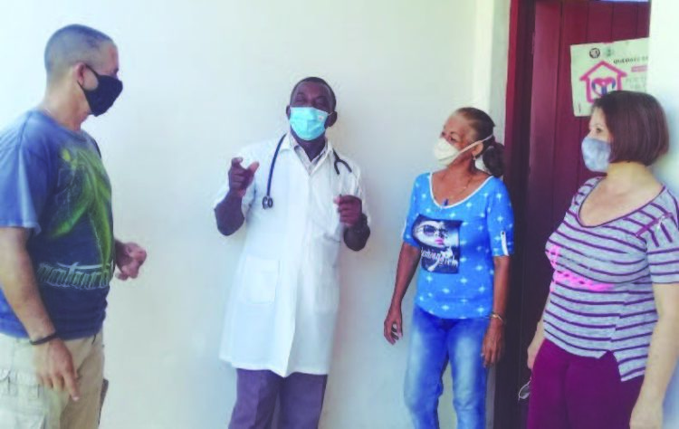 Dentro o fuera del país el doctor Graciliano destaca por su trato afable, cordial y muy profesional. Foto: Betty Beatón Ruiz