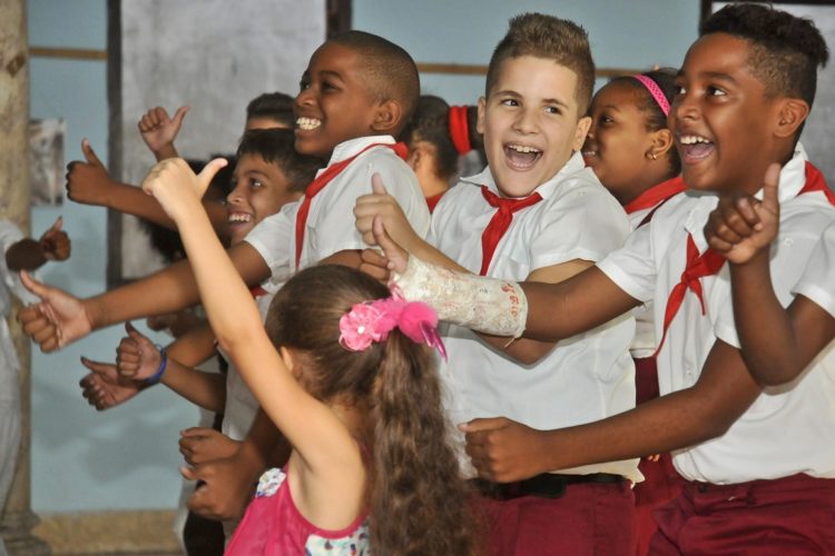 Niños de la barriada capitalina de Cayo Hueso durante la peña La Vega de los Cuentos. Foto: Heriberto González