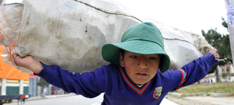 Unos 152 millones de niños en el mundo son víctimas del trabajo infantil, de los cuales 73 millones realizan labores peligrosas, según datos de la Organización Internacional del Trabajo (OIT). Foto: Tomada de Noticias ONU