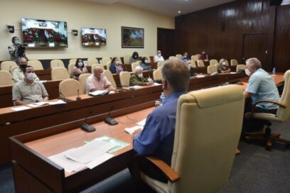 Sin descanso, cerrar el paso a la COVID-19