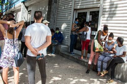 Detrás de colas y rumores: ¿Qué está pasando en los bancos cubanos? (+ Fotos)