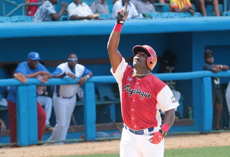 Denis laza, lider en impulsadas y hit del torneo. Foto: Roberto Morejón