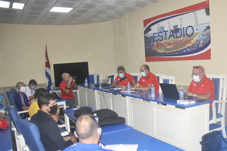 Conferencia de prensa tras el Congresillo Técnico de la 60 Serie Nacional. foto: José Raúl Rodríguez Robleda