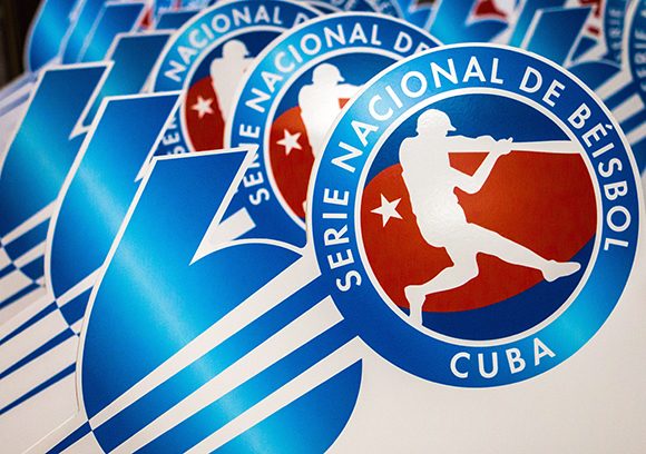 Logo de la 60 Serie Nacional de Béisbol. Foto: Abel Padrón
