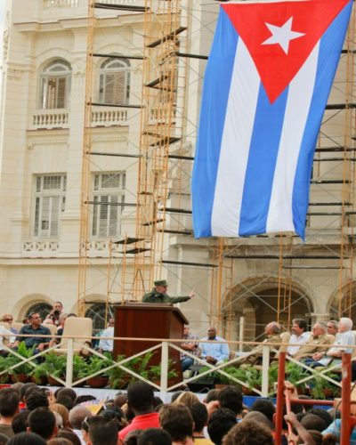 En la conmemoración del aniversario 50 de los CDR, el Comandante en Jefe Fidel Castro rememoró el momento histórico en que surgió esa organización de masas. Foto: Alex Castro (Tomada de cubadebate.cu)