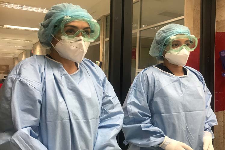 La Organización Mundial de la Salud (OMS) abogó por mejores políticas de género y atención a las mujeres que laboran en el enfrentamiento a la COVID-19. Foto: Tomada de Prensa Latina
