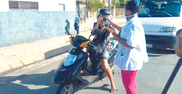Diversas medidas intentan contener el brote de SARS-CoV-2 ocurrido en la tienda Santa Marta, extendido a varias zonas del municipio de Cárdenas. Foto: Ariel Aymé