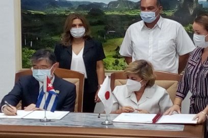 Japón entrega donativo de equipos médicos a Cuba