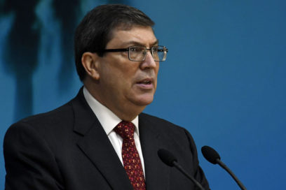 Canciller cubano rechaza prohibición de vuelos humanitarios de EE.UU.