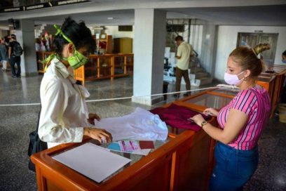 Priorizan Las Tunas y Holguín venta de uniformes escolares (+Fotos y Video)