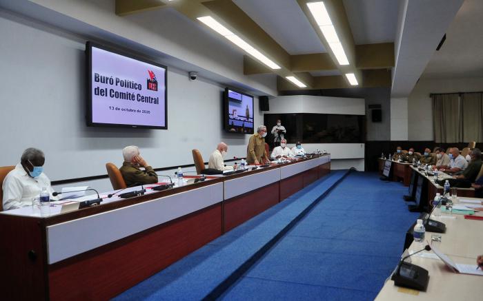 Los integrantes del Buró Político también debatieron asuntos asociados al funcionamiento de la Organización partidista Foto: Estudios Revolución