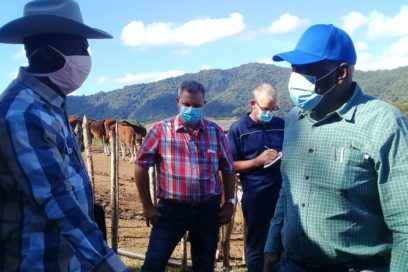 Intercambia vicepresidente cubano con productores agrícolas del santiaguero municipio Tercer Frente (+ Fotos)