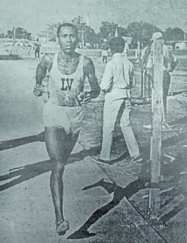 Antonio Ñico Capote en un maratón de 1962. Foto: tomada de un periódico nacional.