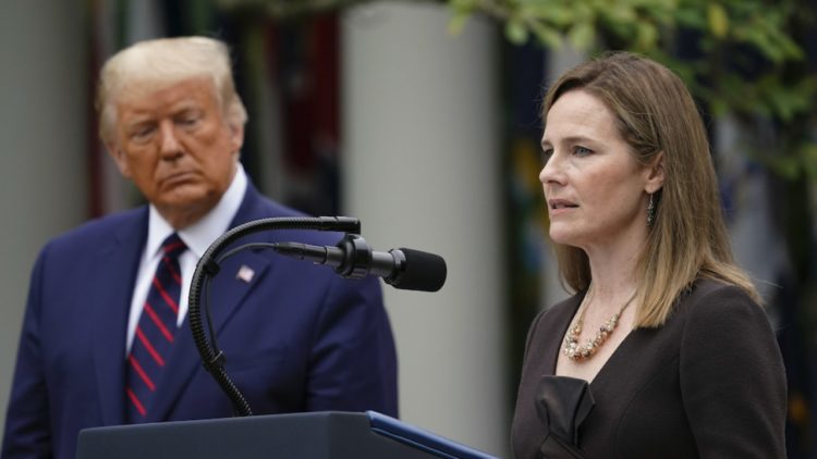 De ser confirmada Amy Coney Barrett ​​ (Nueva Orleans, 1972) otorgará a los conservadores mayoría absoluta ( 6-3) en la Corte Suprema, lo cual podría ser definitorio en las decisiones que se adopten en torno a temas como los derechos de privacidad personal de los estadounidenses, la regulación del financiamiento de campañas, la acción afirmativa en la educación superior, la ayuda pública para religiosos, escuelas, regulaciones ambientales y laborales y cualquier disputa potencial con respecto a las elecciones de 2020.