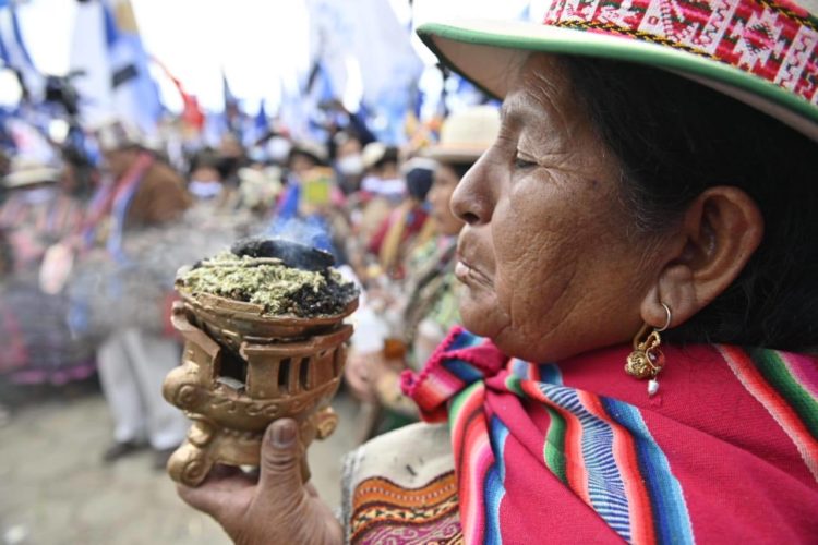 Los pueblos originarios de Bolivia esperan que no haya retroceso en el camino ganado en las últimas décadas. Foto: Tomada del Twitter de Luis Arce