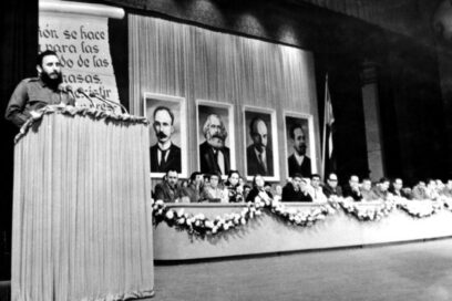 Un abrazo con fervor revolucionario (+ Audio)