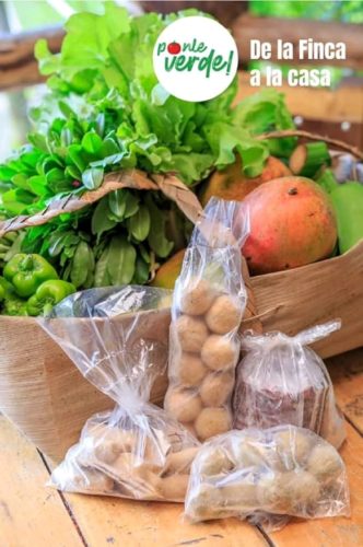 Cesta de productos de la Finca Vista Hermosa disponible en Mandao. Fuente: Página de Facebook de Mandao.